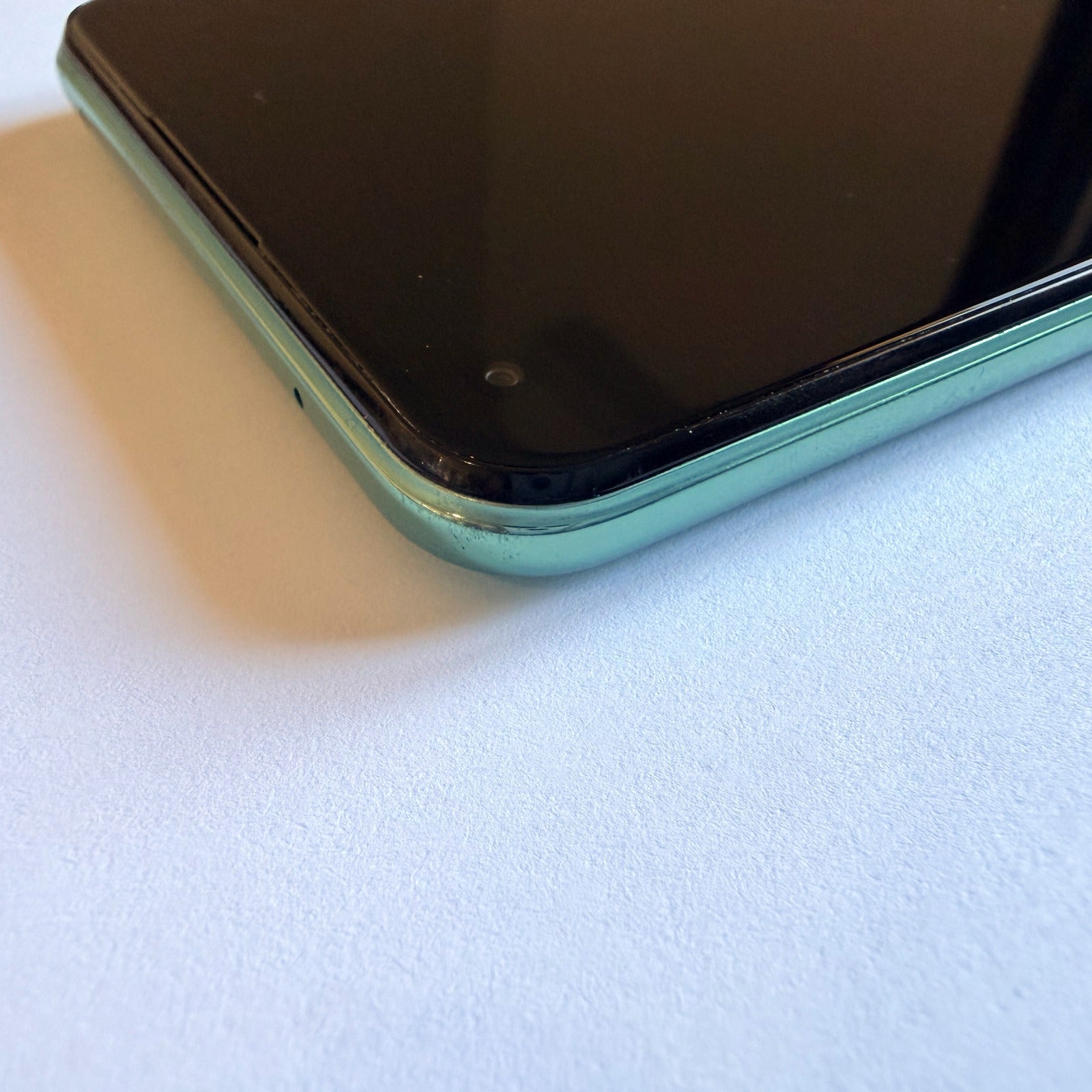 Xiaomi Mi 11 Lite 5G reconditionné, gros plan sur le coin et le cadre (photo réelle)